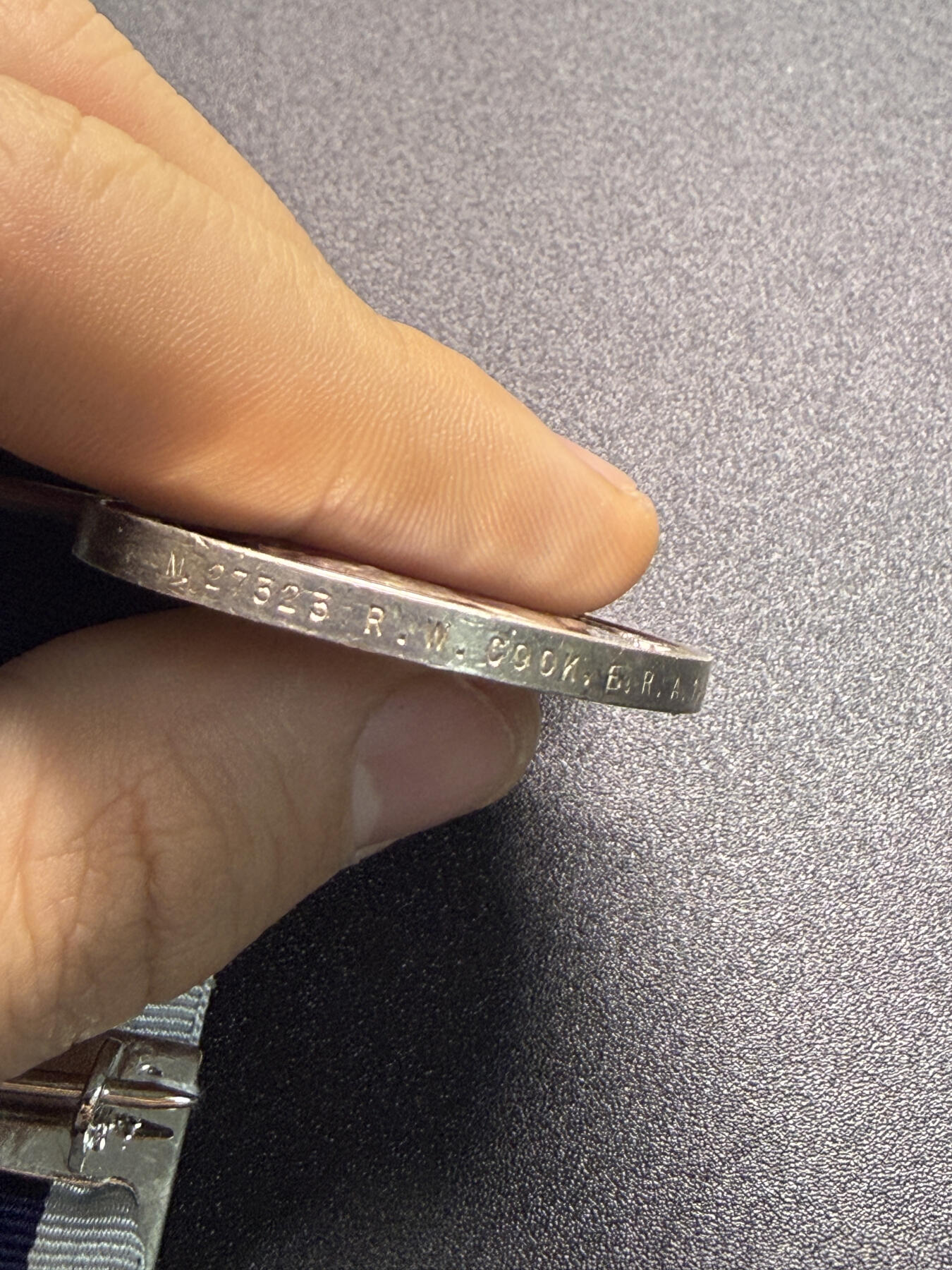 云宸嘉赏-勋臻精藏⭐️年后精品专拍场次🎖 英国皇家海军长期服役和良好行为奖章 授予M.27525号  R·W·库克，隶属皇家海军澳大利亚分舰队，服役于皇家海军“弗林德斯”号（一号舰）乔治五世版，银制