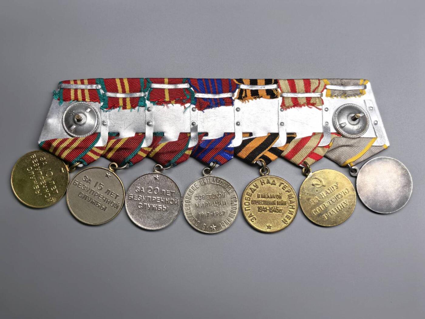 小驴勋章奖章收藏2月28日周六晚七点拍卖（调休临时调整，珍爱和平，收藏战争，铭记历史，勿忘国耻，忠党爱国。有偿代拍，送拍规则在简介最后，参拍须阅读规则后再参拍，关系到运费包装发货时效真假辨别等关键信息，拍卖时不再发原图，看大图店主微信码在拍卖店铺介绍里）