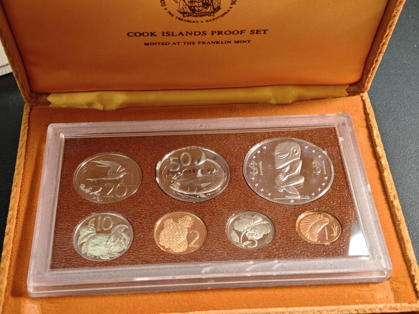 【德藏】世界币章拍卖第166期（拍品征集中~欢迎藏友联系） 1975年 库克群岛精制套币 原盒 带说明书