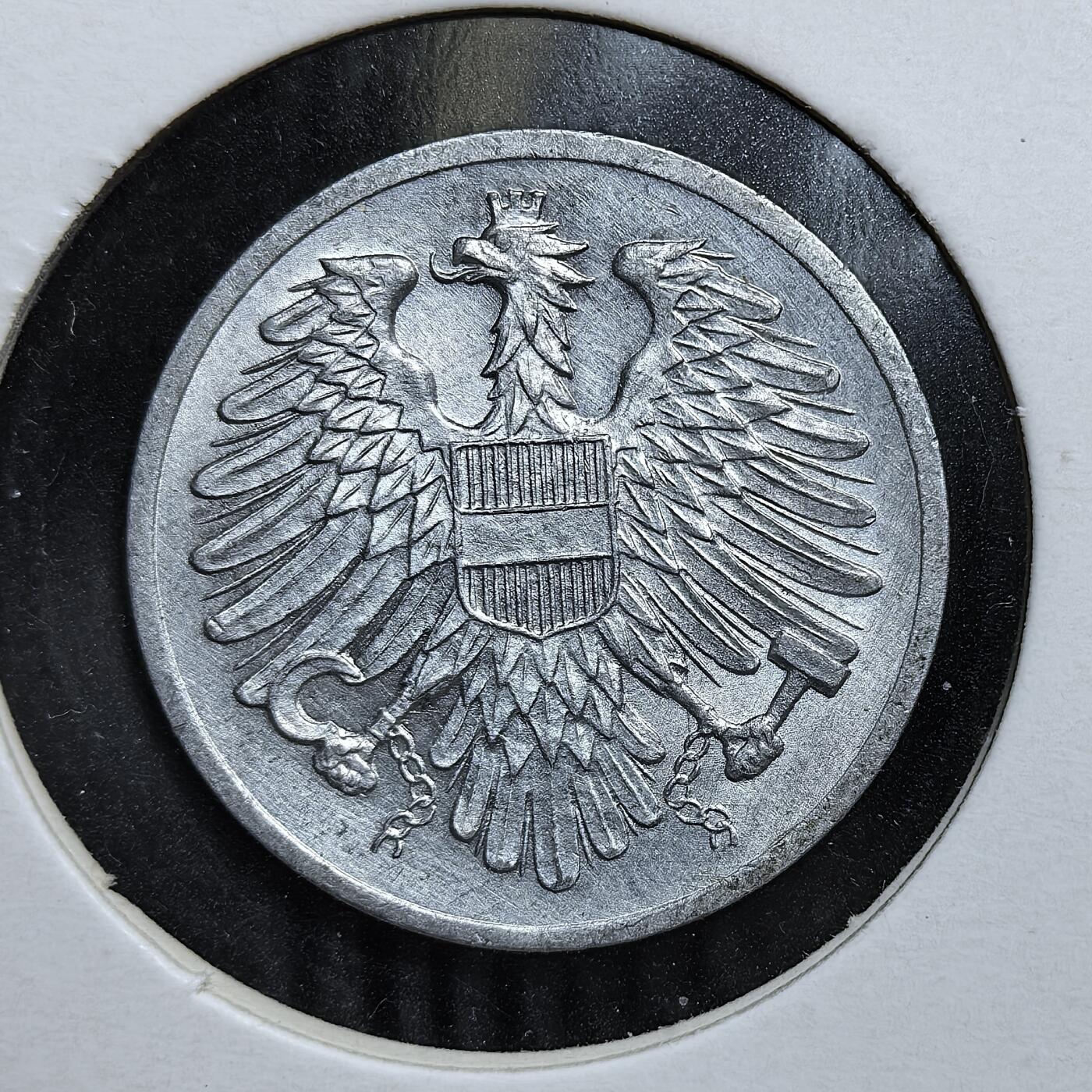 外国优质老铜币银币，正月十二晚九点倒数截拍，满百包邮可寄存，持续收拍 奥地利1954 年2 格罗申，正面为面值与 “奥地利共和国” 字样，背面是象征国家主权的奥地利双头鹰徽。发行于二战后奥地利重建、恢复主权的关键时期，是奥地利战后货币稳定与国家复兴的实物见证。