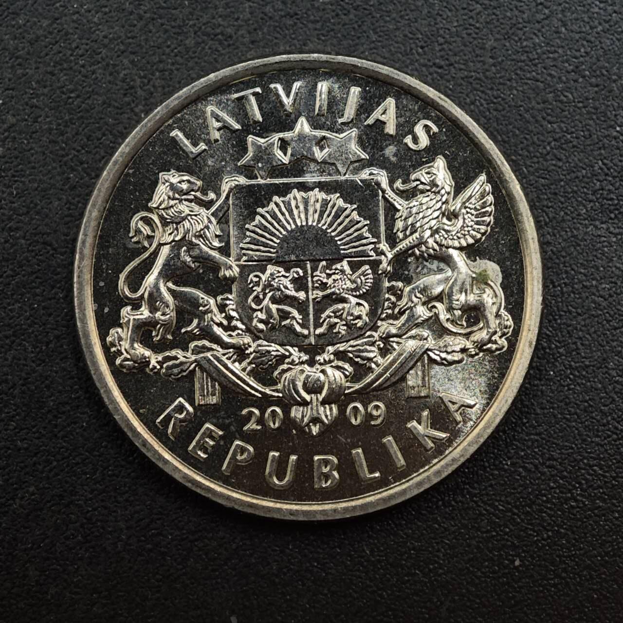 【淘币小摊】实时拍第八百七十一拍   散币银币场    每周一统一发货 拉脱维亚2009年1拉特圣诞树纪念币