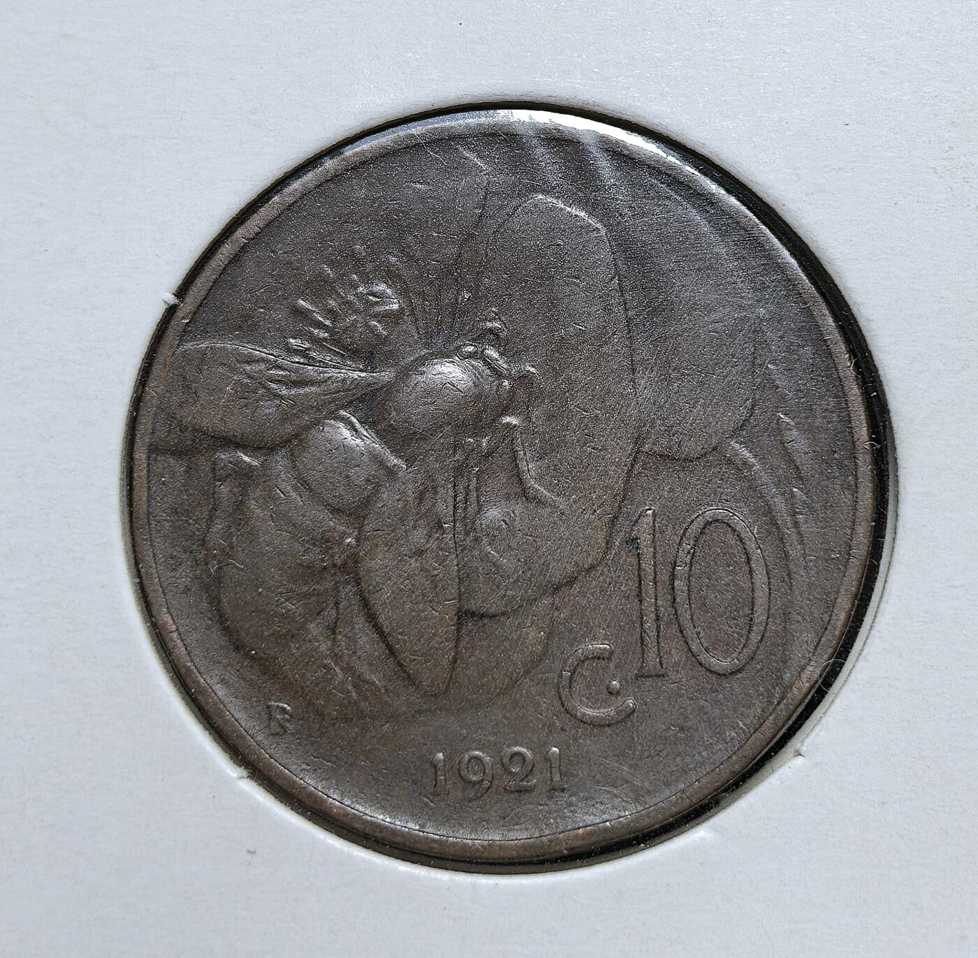 外国优质老铜币银币，正月十二晚九点倒数截拍，满百包邮可寄存，持续收拍 意大利王国1921年10分铜币，正面为维克托・伊曼纽尔三世头像，背面是蜜蜂图案。发行于一战后通胀时期，蜜蜂象征意大利的农业与工业重建，也是当时墨索里尼政权强化经济治理的货币见证。