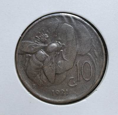 外国优质老铜币银币，正月十二晚九点倒数截拍，满百包邮可寄存，持续收拍 - 意大利王国1921年10分铜币，正面为维克托・伊曼纽尔三世头像，背面是蜜蜂图案。发行于一战后通胀时期，蜜蜂象征意大利的农业与工业重建，也是当时墨索里尼政权强化经济治理的货币见证。