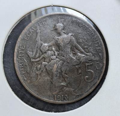 外国优质老铜币银币，正月十二晚九点倒数截拍，满百包邮可寄存，持续收拍 - 法国第三共和国1913年5生丁，属丹尼尔・迪皮伊经典设计。正面为戴弗里吉亚帽的玛丽安娜，背面铸 “自由、平等、博爱” 箴言。彼时一战一触即发，它是法国战前最后一批常规铸币，见证了和平时代的落幕。