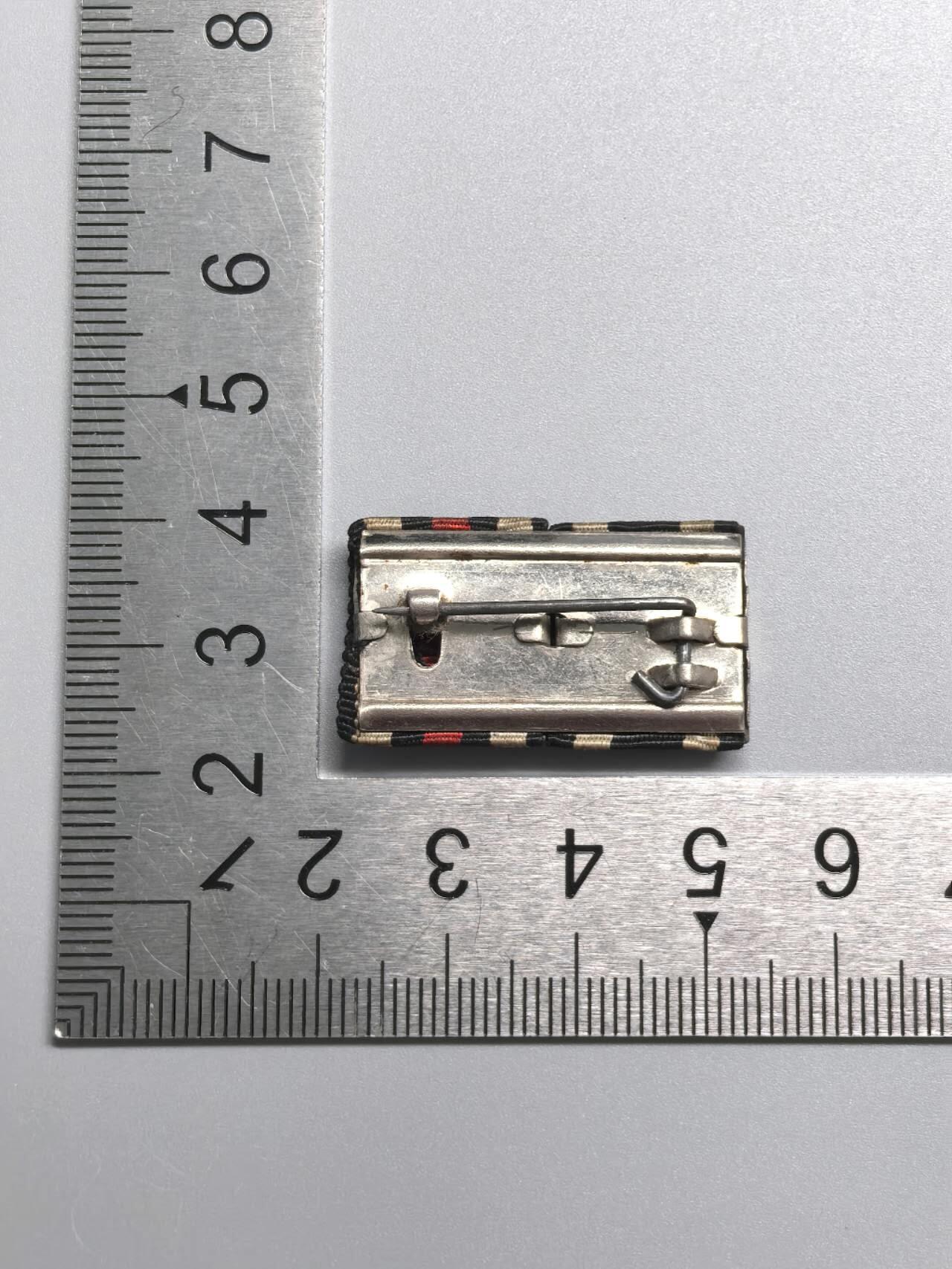 小驴勋章奖章收藏2月28日周六晚七点拍卖（调休临时调整，珍爱和平，收藏战争，铭记历史，勿忘国耻，忠党爱国。有偿代拍，送拍规则在简介最后，参拍须阅读规则后再参拍，关系到运费包装发货时效真假辨别等关键信息，拍卖时不再发原图，看大图店主微信码在拍卖店铺介绍里） 一战二级铁十字勋章、得三佩剑兴登堡奖章的两联勋略
