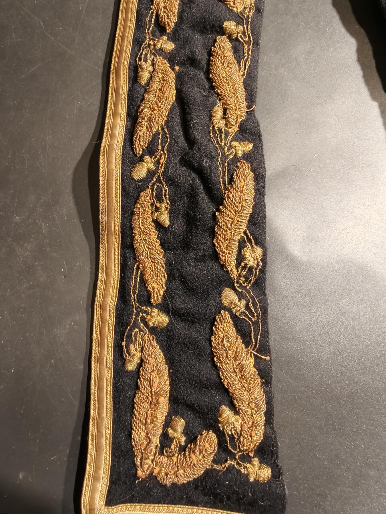 老王徽章第185期 法国大礼服下摆