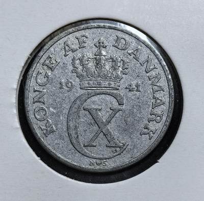 外国优质老铜币银币，正月十二晚九点倒数截拍，满百包邮可寄存，持续收拍 - 德占丹麦1941 年2 欧尔，正面为克里斯蒂安十世的王冠花押与 “丹麦国王” 字样，背面是面值与植物纹饰。此币发行于纳粹占领时期，是丹麦在被占领期间维持货币流通的实物见证。