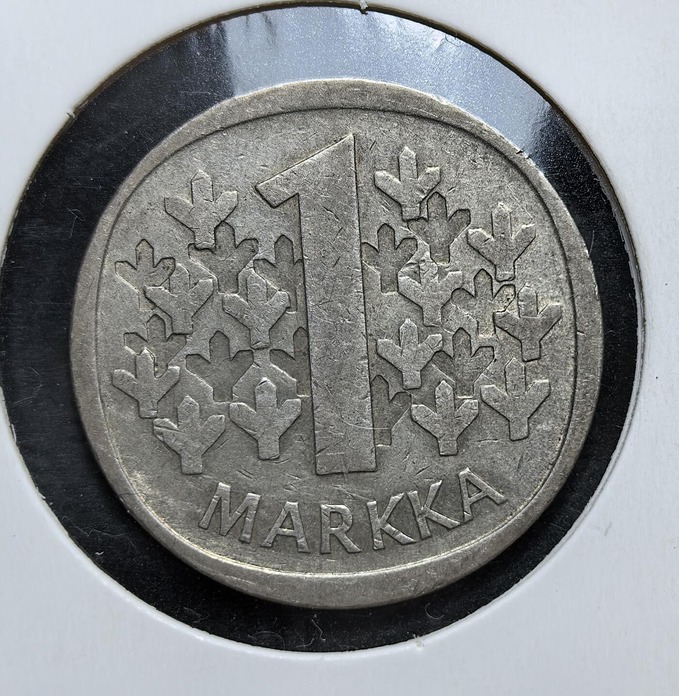 外国优质老铜币银币，正月十二晚九点倒数截拍，满百包邮可寄存，持续收拍 芬兰1966 年 1 马克银币，正面为芬兰国徽 “持剑雄狮”，背面是象征森林的云杉叶纹。它发行于芬兰战后经济复苏期，是芬兰货币体系现代化与国家身份认同的重要载体。