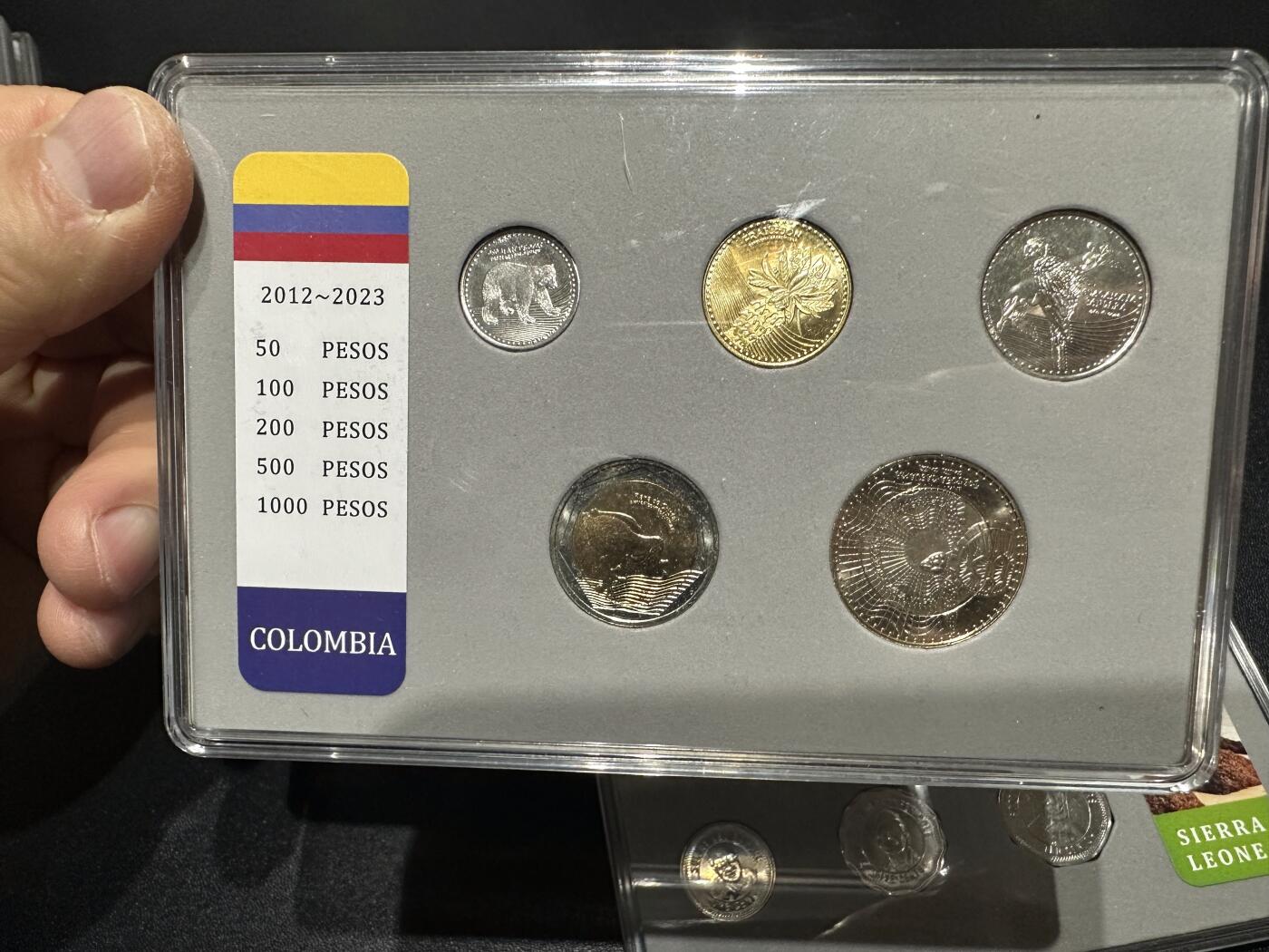 《外钞收藏家》第六百一十三期（ 精品场）（长期征集拍品、欢迎藏友们联系合作） 巴拉圭、乌拉圭、伊拉克、哥伦比亚、南非、塞拉利昂硬币6套