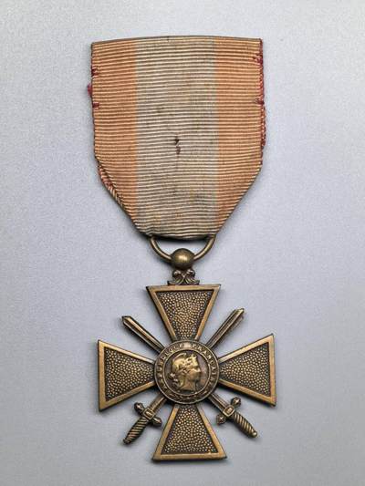 小驴勋章奖章收藏2月28日周六晚七点拍卖（调休临时调整，珍爱和平，收藏战争，铭记历史，勿忘国耻，忠党爱国。有偿代拍，送拍规则在简介最后，参拍须阅读规则后再参拍，关系到运费包装发货时效真假辨别等关键信息，拍卖时不再发原图，看大图店主微信码在拍卖店铺介绍里） - 法国海外行动十字奖章