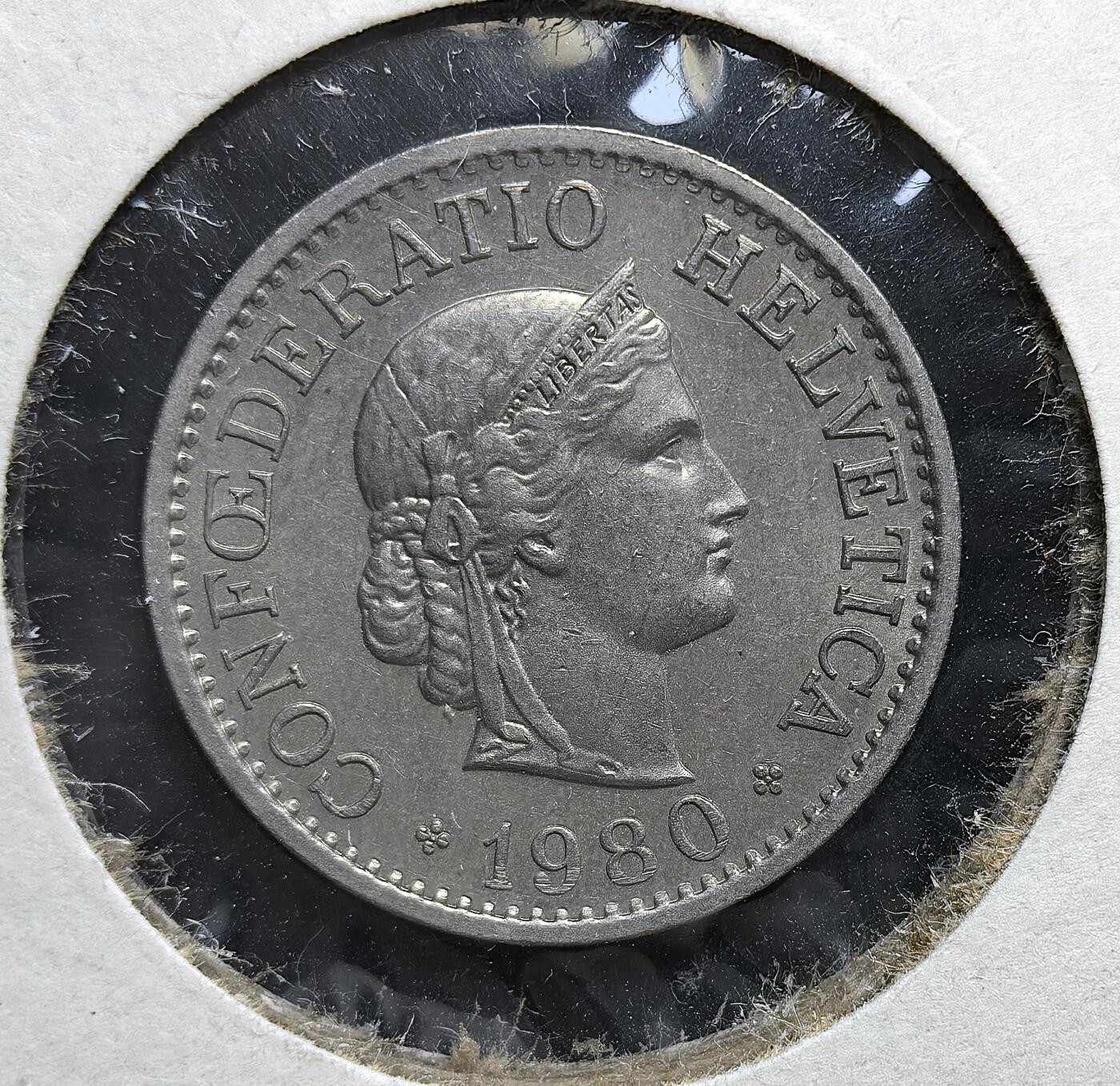 外国优质老铜币银币，正月十二晚九点倒数截拍，满百包邮可寄存，持续收拍 瑞士 1980年10 生丁，正面是象征自由的女神头像，背面为面值与橡叶花环。它反映了瑞士长期中立稳定的货币体系，是瑞士联邦制与独立主权的典型流通币。