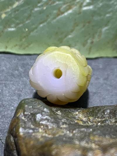 精美高玉化亚光盐源玛瑙手工雕刻九尾狐珠一颗 精美高玉化亚光盐源玛瑙手工雕刻九尾狐珠一颗