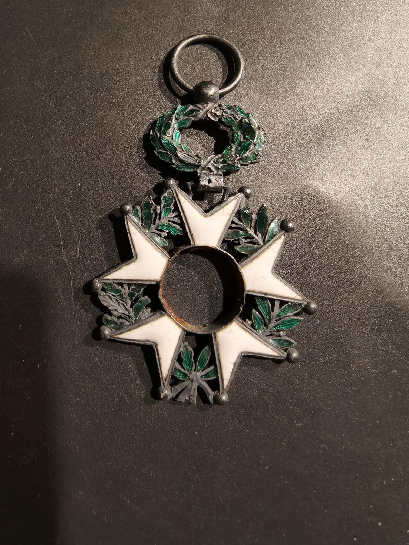 老王徽章第185期 法国荣誉军团勋章壳子一枚    银质珐琅   野猪头银标    19.2g