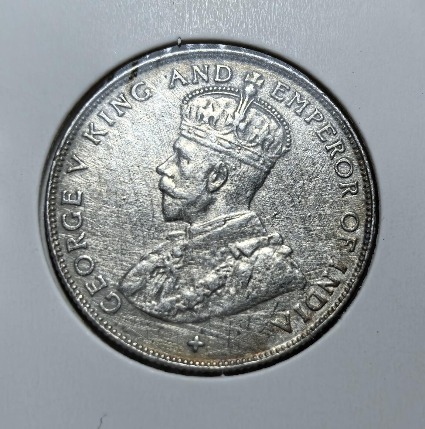 外国优质老铜币银币，正月十二晚九点倒数截拍，满百包邮可寄存，持续收拍 英属海峡殖民地1920 年 50 分银币，正面为乔治五世像。发行于一战后货币调整期，流通于新加坡、槟城等地，是英国殖民统治与东南亚贸易史的实物见证。