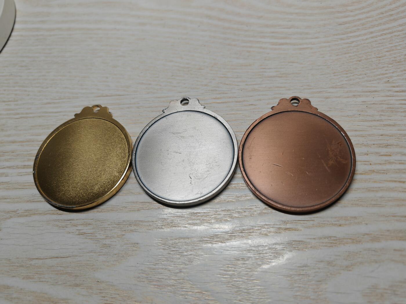 日本某比赛的金银铜奖牌 直径60mm 每块约143g