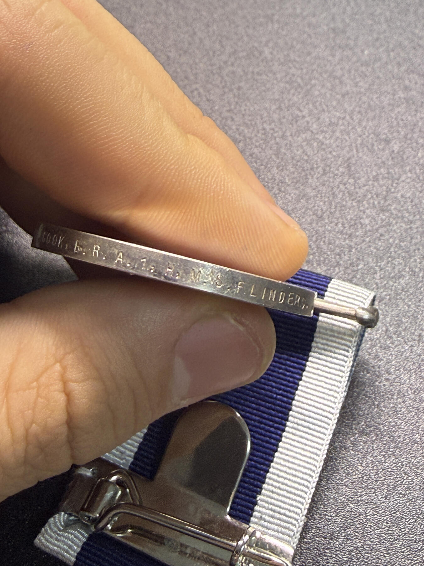 云宸嘉赏-勋臻精藏⭐️年后精品专拍场次🎖 英国皇家海军长期服役和良好行为奖章 授予M.27525号  R·W·库克，隶属皇家海军澳大利亚分舰队，服役于皇家海军“弗林德斯”号（一号舰）乔治五世版，银制