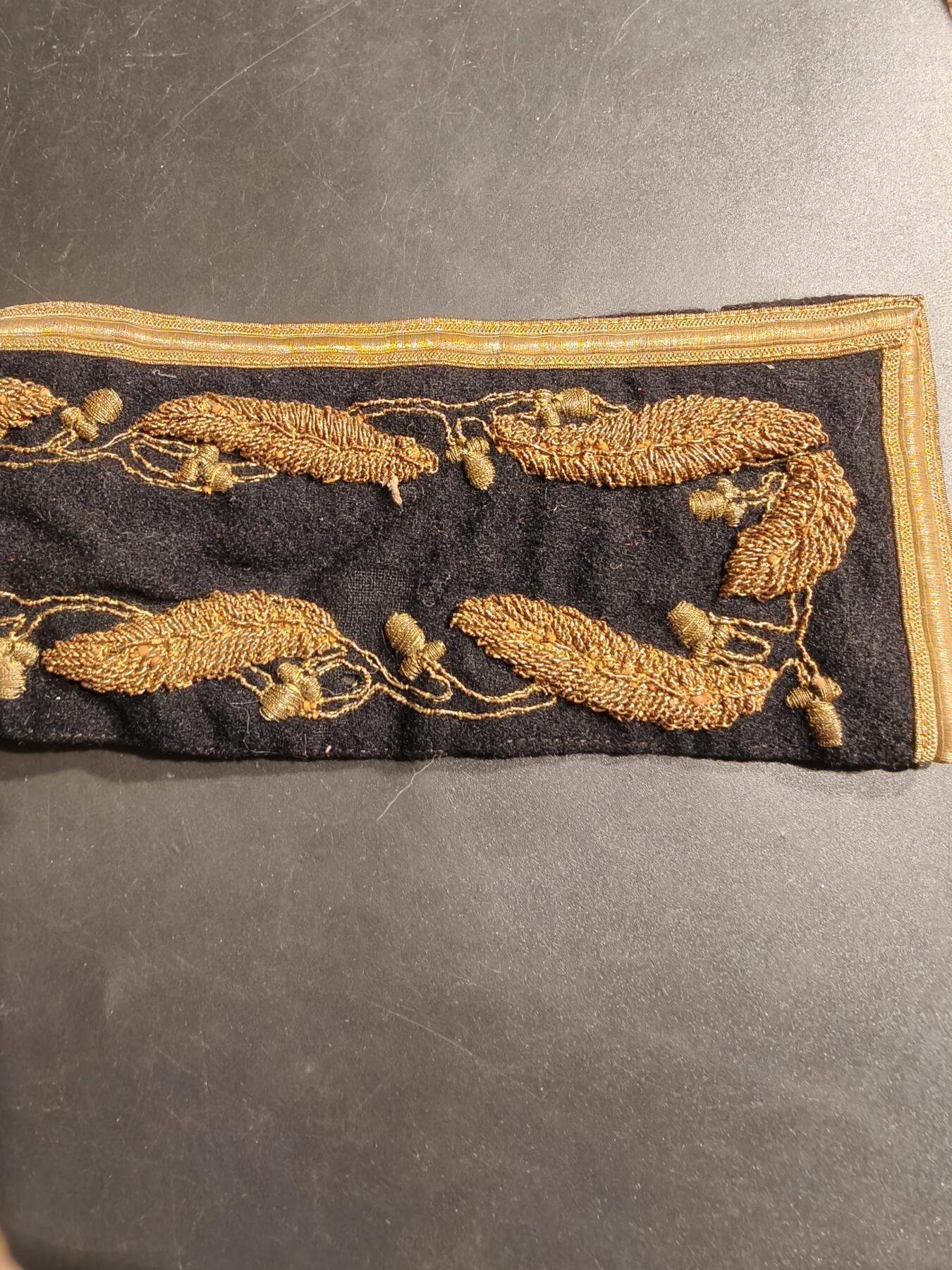 老王徽章第185期 法国大礼服下摆