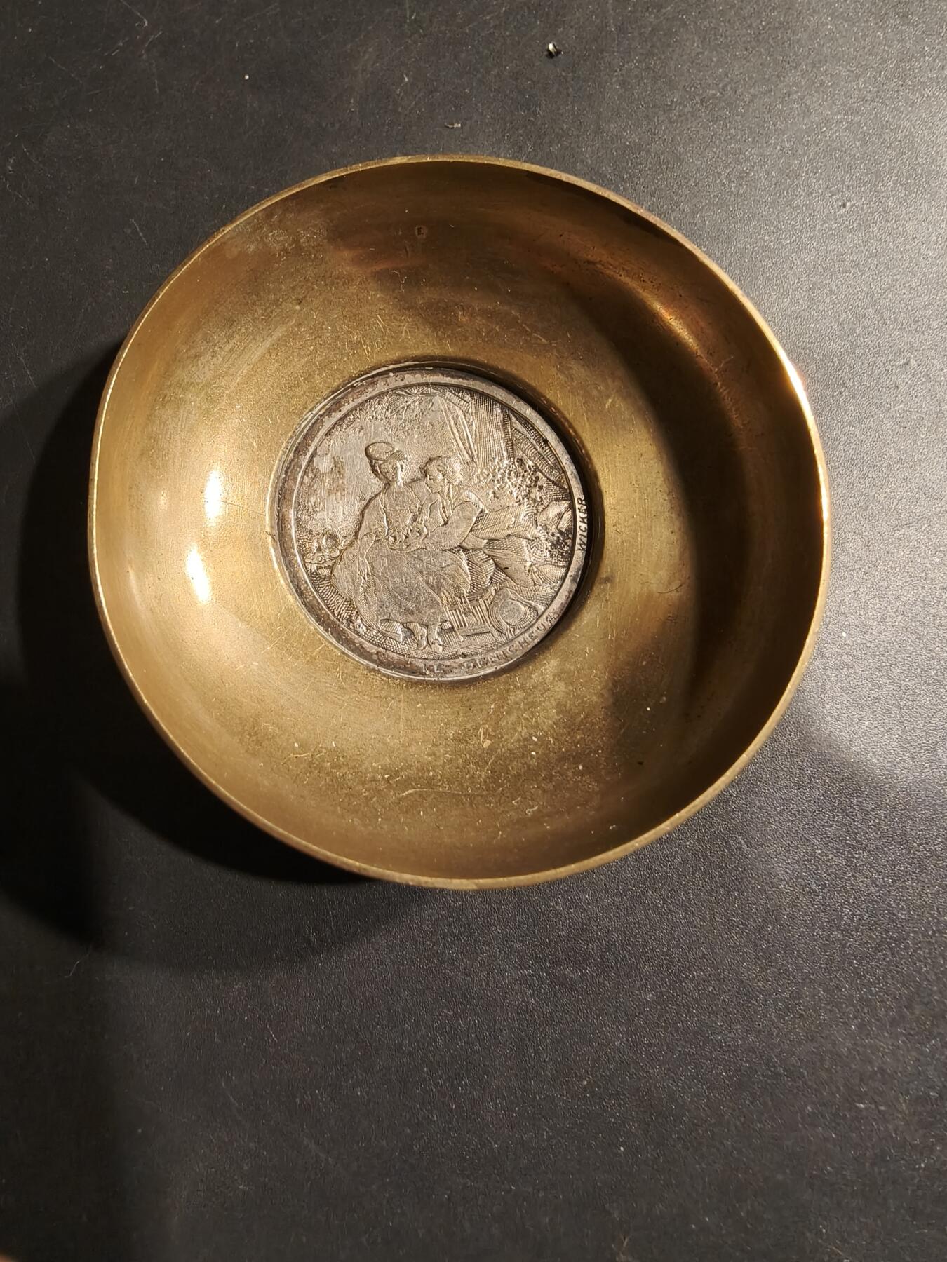 老王徽章第185期 法国装饰铜碗     直径60mm