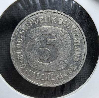 外国优质老铜币银币，正月十二晚九点倒数截拍，满百包邮可寄存，持续收拍 - 联邦德国（西德）1975 年5 马克，正面为面值与 “德意志联邦共和国” 字样，背面是象征国家主权的联邦之鹰。发行于西德经济高速增长的 “黄金时代”，是西德战后货币稳定与国家复兴的实物见证。