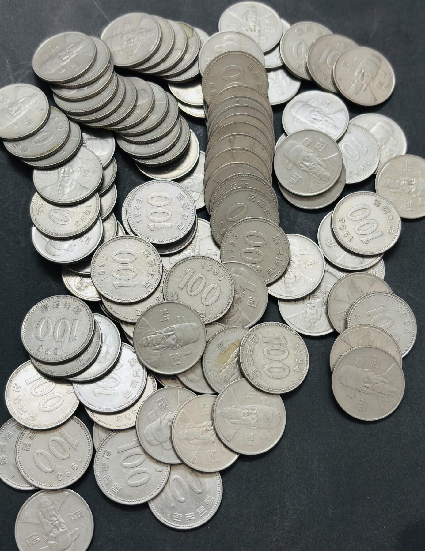 文馨钱币收藏第 295 场，（元宵场）各种银币散币纪念章，长期接代拍业务 好品韩国 100 元 100 枚，年份未挑
