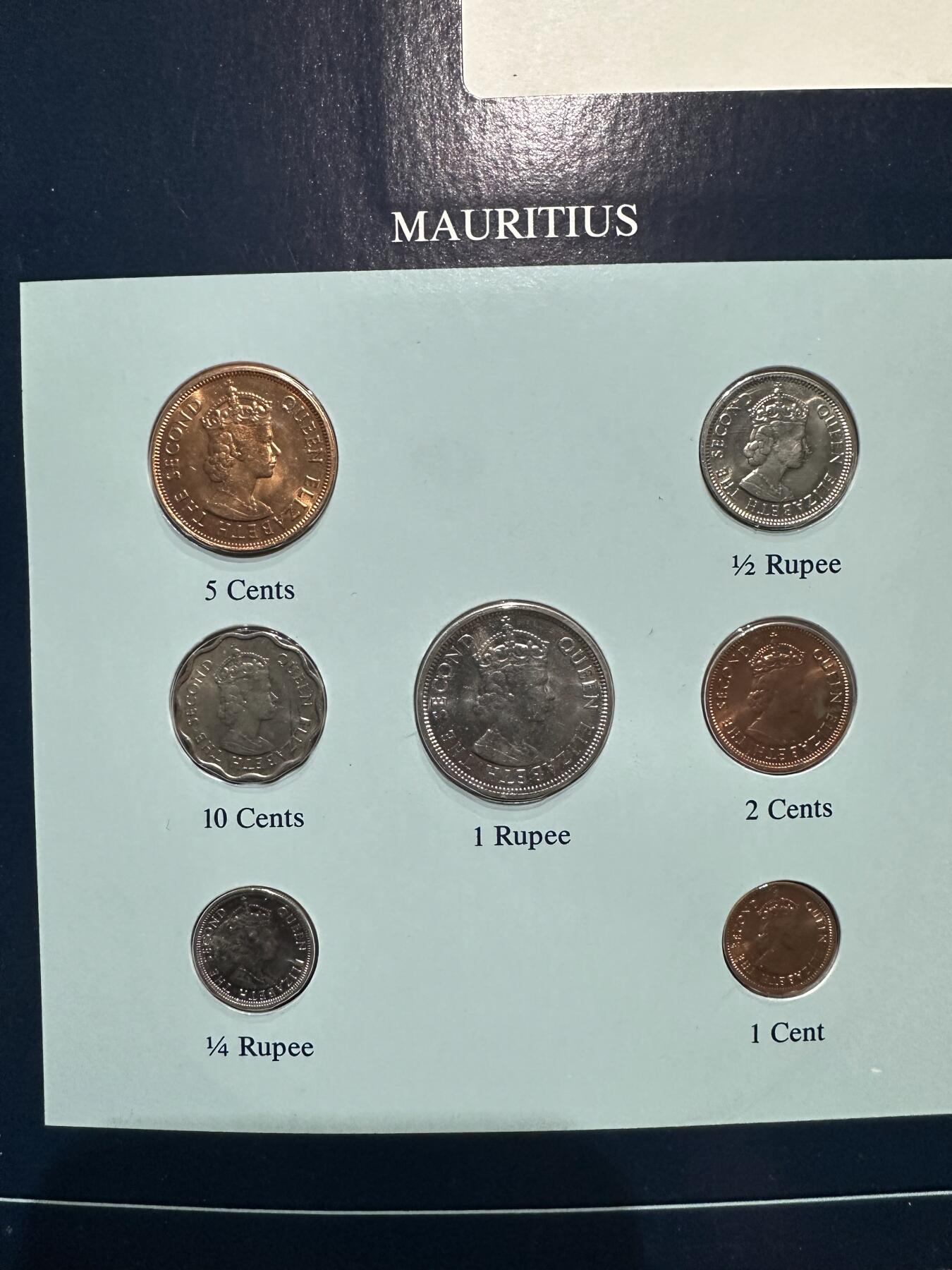 《外钞收藏家》第六百一十三期（ 精品场）（长期征集拍品、欢迎藏友们联系合作） 斯洛伐克、毛里求斯、福克兰群岛 三套硬币一起