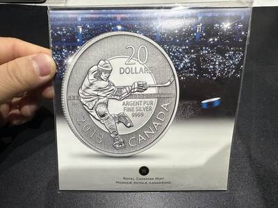 《外钞收藏家》第六百一十三期（ 精品场）（长期征集拍品、欢迎藏友们联系合作） - 加拿大2013年20加元冰球运动卡装纪念精制银币（8g纯银）
