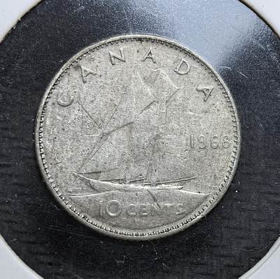 外国优质老铜币银币，正月十二晚九点倒数截拍，满百包邮可寄存，持续收拍 - 加拿大1968 年 10 分银币，正面为伊丽莎白二世头像，背面是象征加拿大航海传统的 “蓝鼻子号” 帆船。它发行于加拿大币制改革、银含量降低的过渡时期，见证了加拿大货币体系的现代化转型。