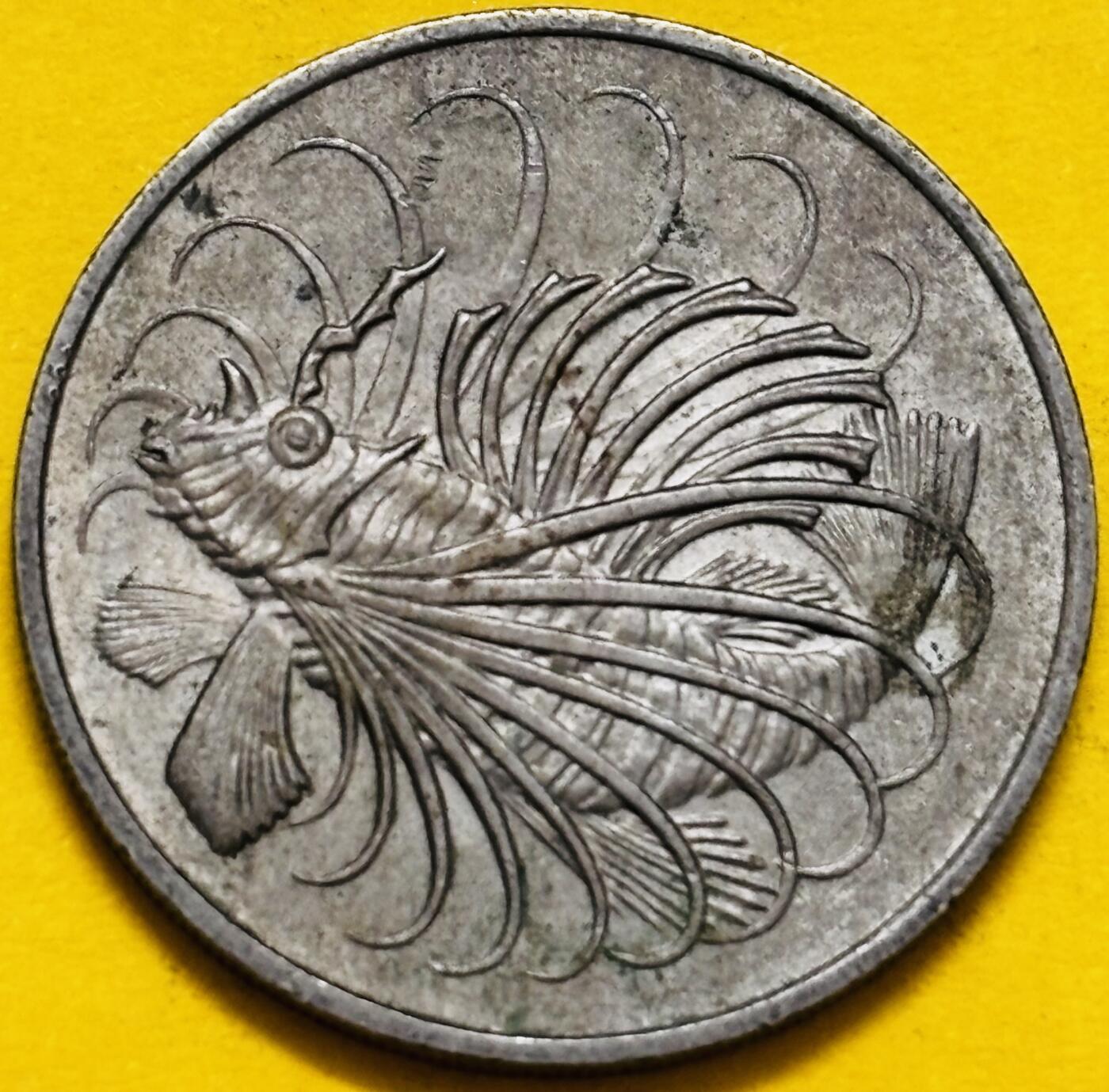 文馨钱币收藏第 295 场，（元宵场）各种银币散币纪念章，长期接代拍业务 好品 1974 年新加坡狮子鱼 50 份