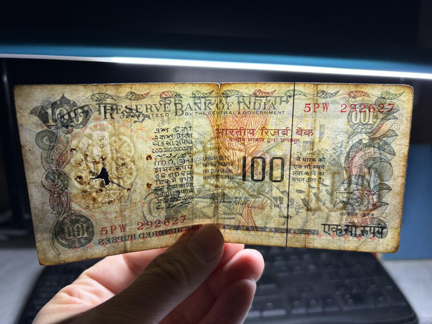 2026年集古藏今外币拍卖第二期-第10场—（总第310拍-纸币专场），本期拍完结算一次，发货时间2-3天，休息几天后继续新的一期拍卖。 印度100卢比，有针孔