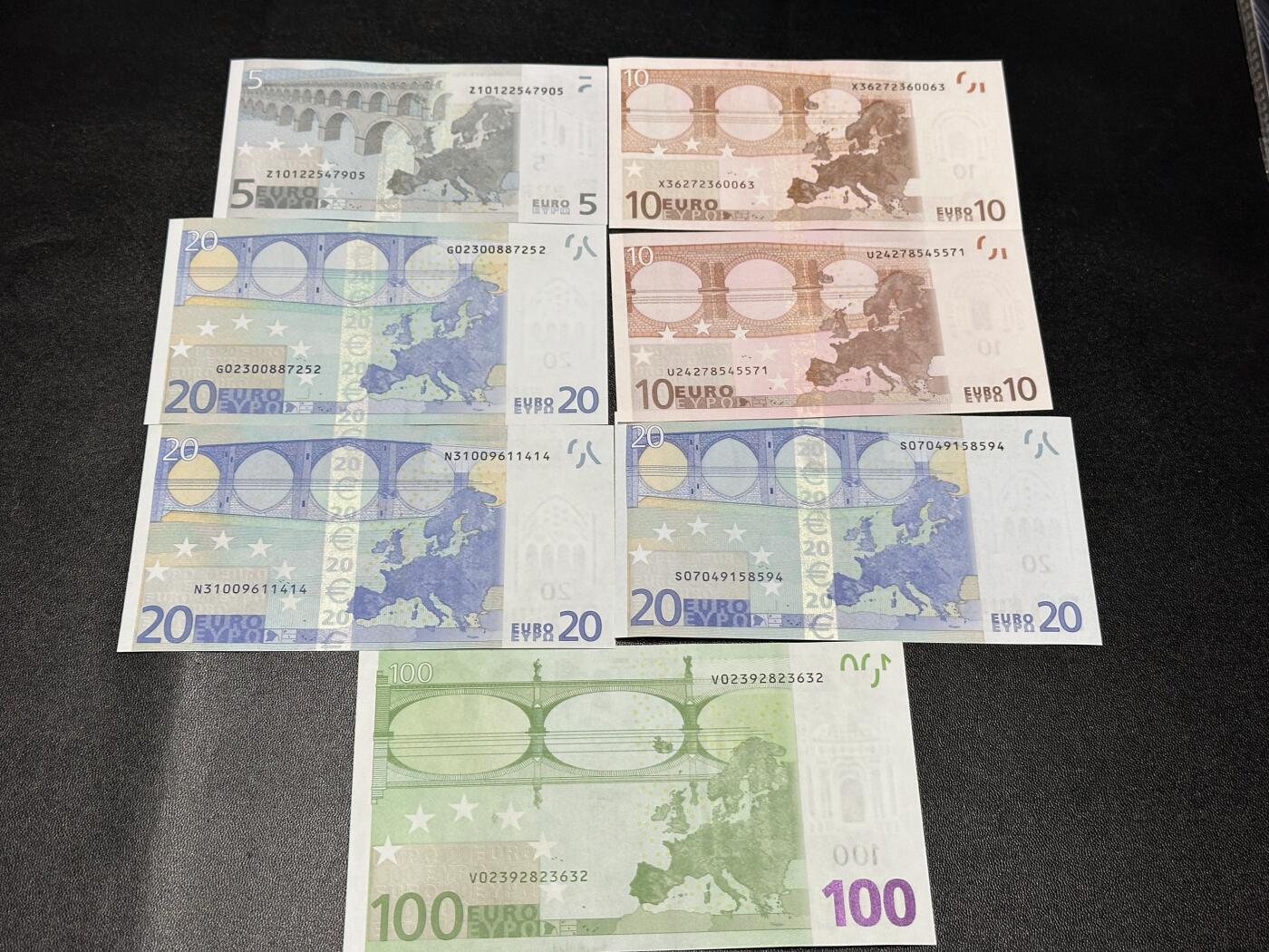 《外钞收藏家》第六百一十三期（ 精品场）（长期征集拍品、欢迎藏友们联系合作） 一签、二签5、10、20欧元六张全新+三签100欧元AU 有2张无47靓号