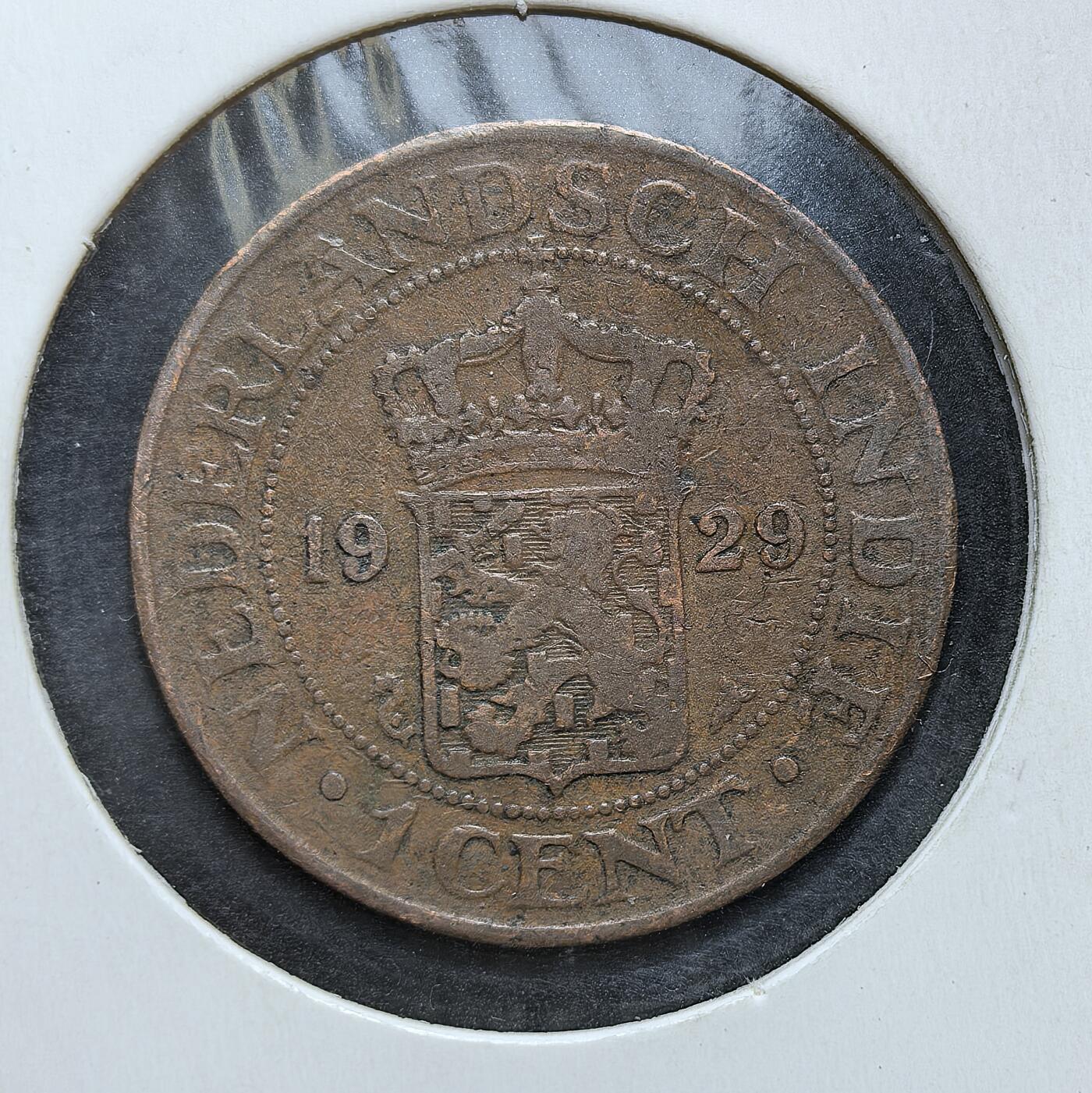 外国优质老铜币银币，正月十二晚九点倒数截拍，满百包邮可寄存，持续收拍 荷属东印度1929年1分铜币，正面为荷兰国徽与国名，背面是爪哇文与阿拉伯文。发行于荷兰殖民统治末期，是荷兰在东南亚推行殖民经济、融合本土文化符号的货币见证。