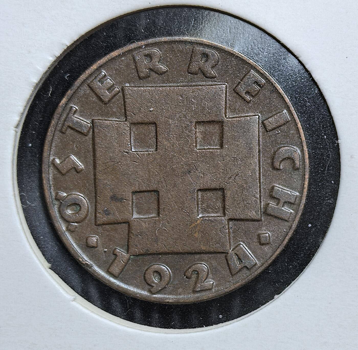 外国优质老铜币银币，正月十二晚九点倒数截拍，满百包邮可寄存，持续收拍 奥地利1924年200克朗。正面为大面值数字，背面是奥地利国徽图案。该币发行于奥地利第一共和国时期，是当时奥地利货币体系中的常用辅币，用于日常小额交易。