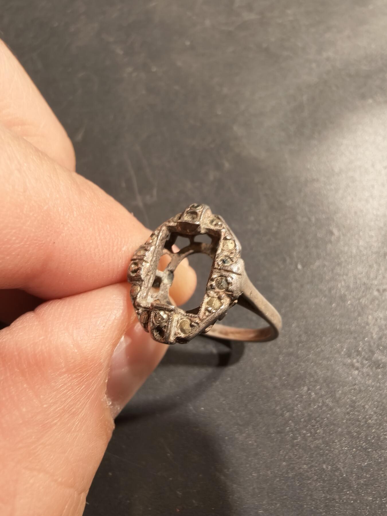 老王徽章第185期 法国银戒指壳   镶钻   野猪头银标    3g