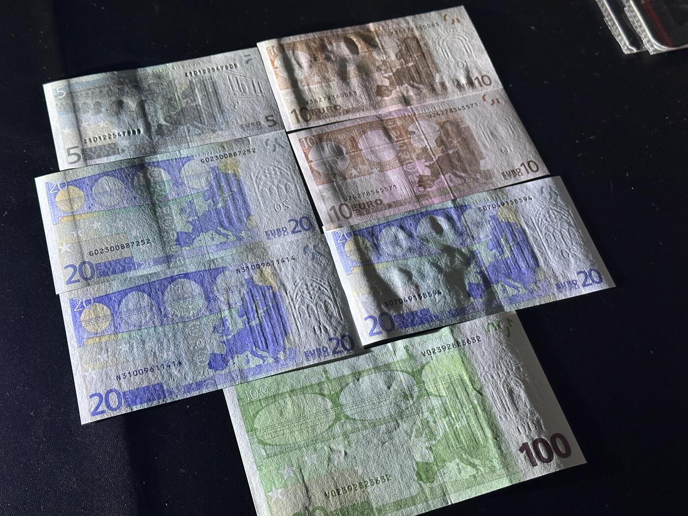 《外钞收藏家》第六百一十三期（ 精品场）（长期征集拍品、欢迎藏友们联系合作） 一签、二签5、10、20欧元六张全新+三签100欧元AU 有2张无47靓号