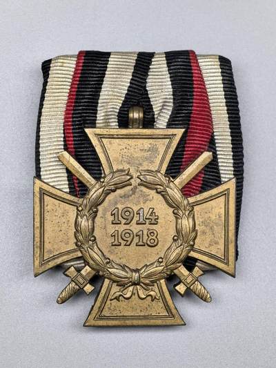 小驴勋章奖章收藏2月28日周六晚七点拍卖（调休临时调整，珍爱和平，收藏战争，铭记历史，勿忘国耻，忠党爱国。有偿代拍，送拍规则在简介最后，参拍须阅读规则后再参拍，关系到运费包装发货时效真假辨别等关键信息，拍卖时不再发原图，看大图店主微信码在拍卖店铺介绍里） - 得三佩剑兴登堡奖章，礼服挂，钢制镀铜，背打7 R.V. PFORZHEIM厂标