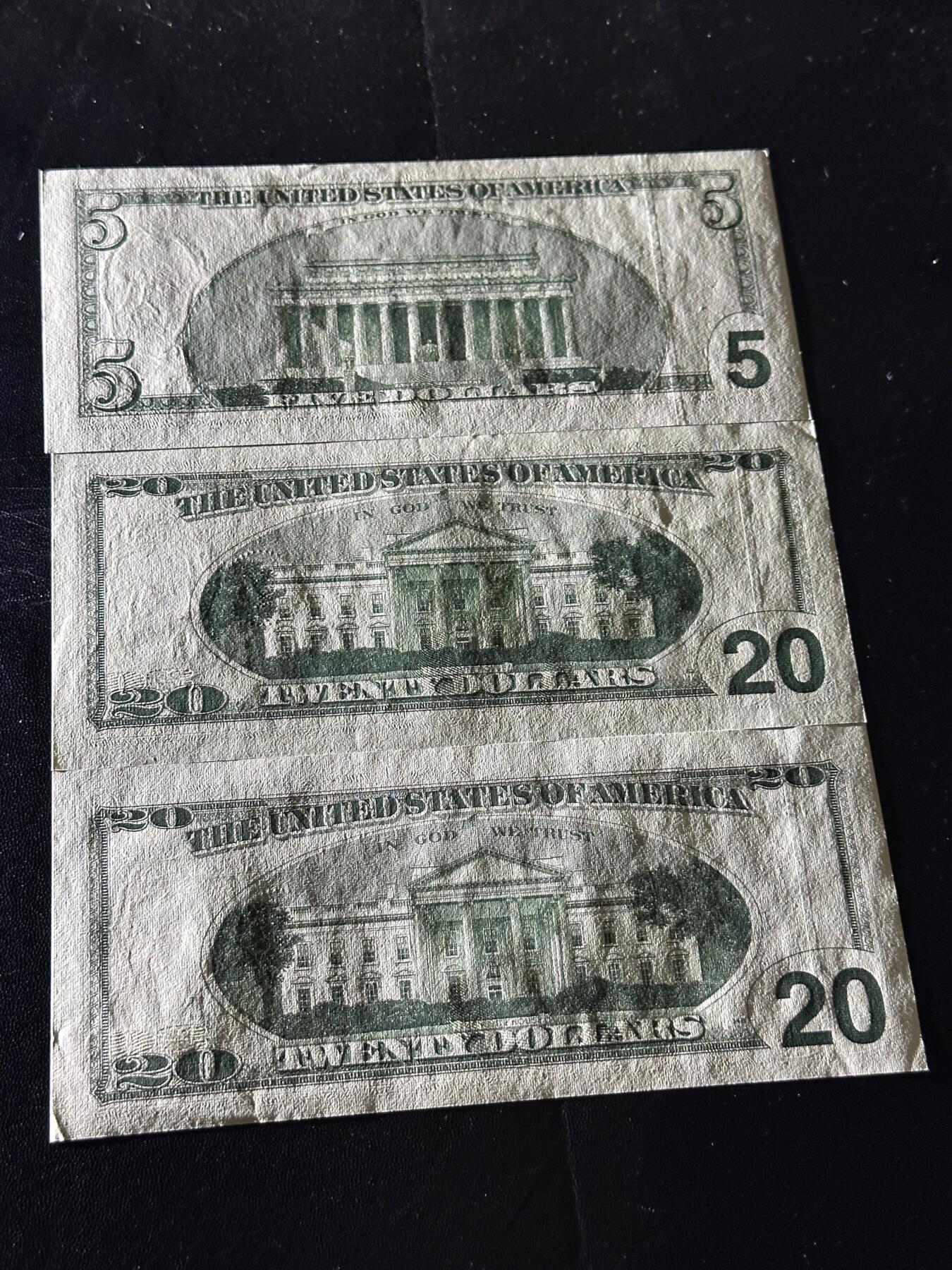 《外钞收藏家》第六百一十三期（ 精品场）（长期征集拍品、欢迎藏友们联系合作） 大头版5和20美元 3张一起 接近全新 角都不绝有小折 有轻微潮