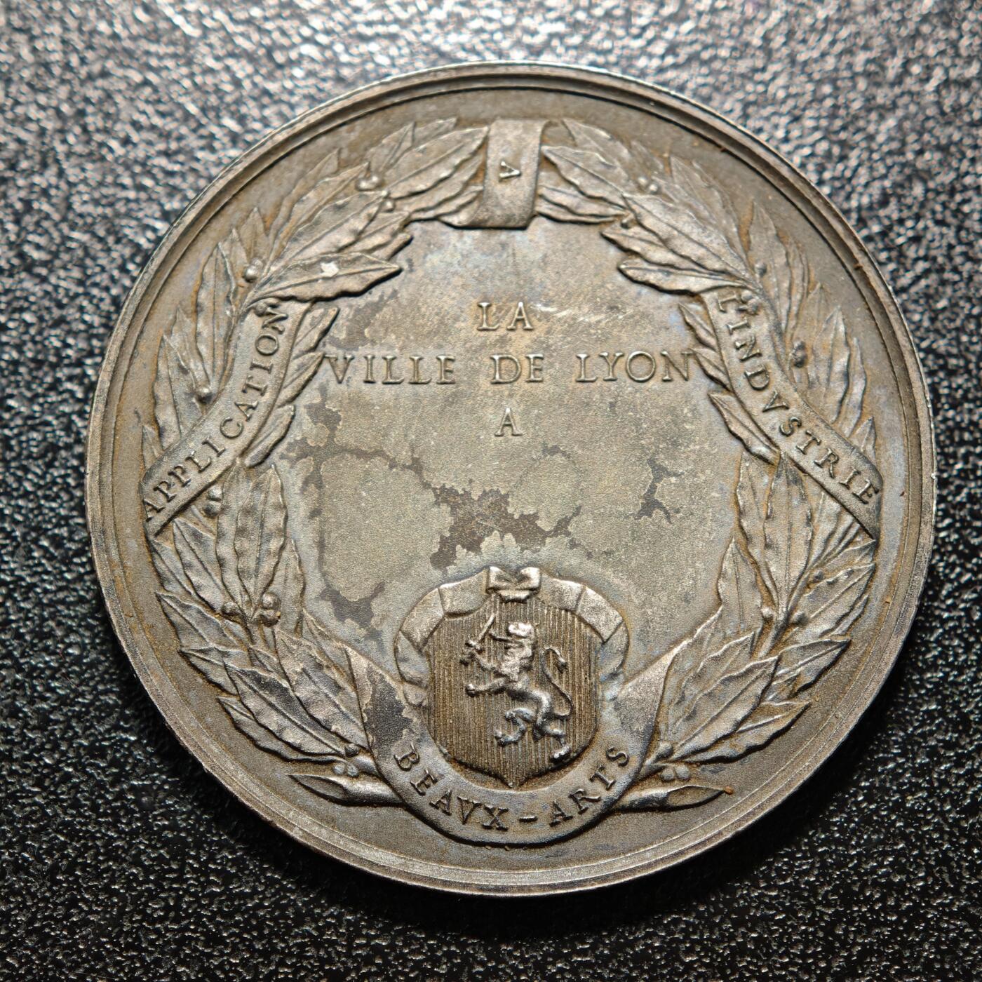 【德藏】世界币章拍卖第166期（拍品征集中~欢迎藏友联系） 19世纪 法国里昂市立绘画学院奖学章纪念银章 带盒 直径约：36mm；重约：21g