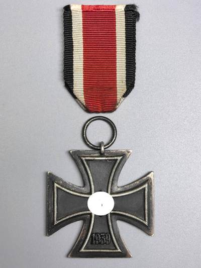 小驴勋章奖章收藏2月28日周六晚七点拍卖（调休临时调整，珍爱和平，收藏战争，铭记历史，勿忘国耻，忠党爱国。有偿代拍，送拍规则在简介最后，参拍须阅读规则后再参拍，关系到运费包装发货时效真假辨别等关键信息，拍卖时不再发原图，看大图店主微信码在拍卖店铺介绍里） - 得2二级铁十字勋章，铁质核心黑漆，核心有些晃动