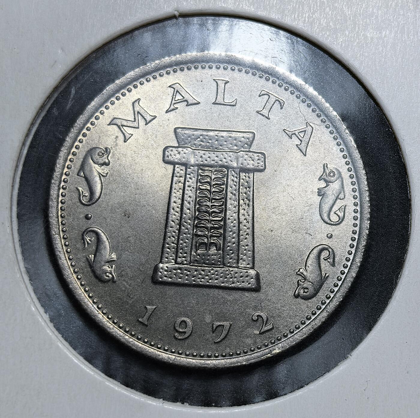 外国优质老铜币银币，正月十二晚九点倒数截拍，满百包邮可寄存，持续收拍 马耳他1972年5分，正面为面值与葡萄藤纹饰，背面是马耳他巨石神庙与海豚纹饰。此币是马耳他脱离英制货币、首次发行十进制里拉体系的核心辅币，见证其独立后货币主权的确立。