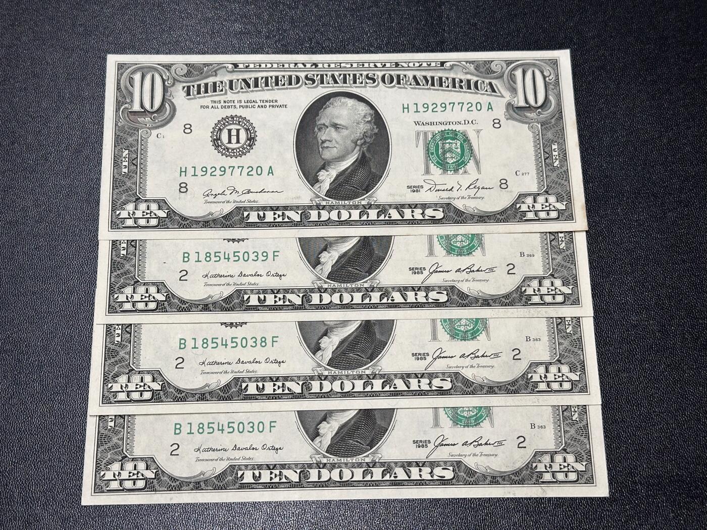 《外钞收藏家》第六百一十三期（ 精品场）（长期征集拍品、欢迎藏友们联系合作） 1985年美国小头版10美元 四张一起 1张有黄斑其他接近全新 边角有瑕疵