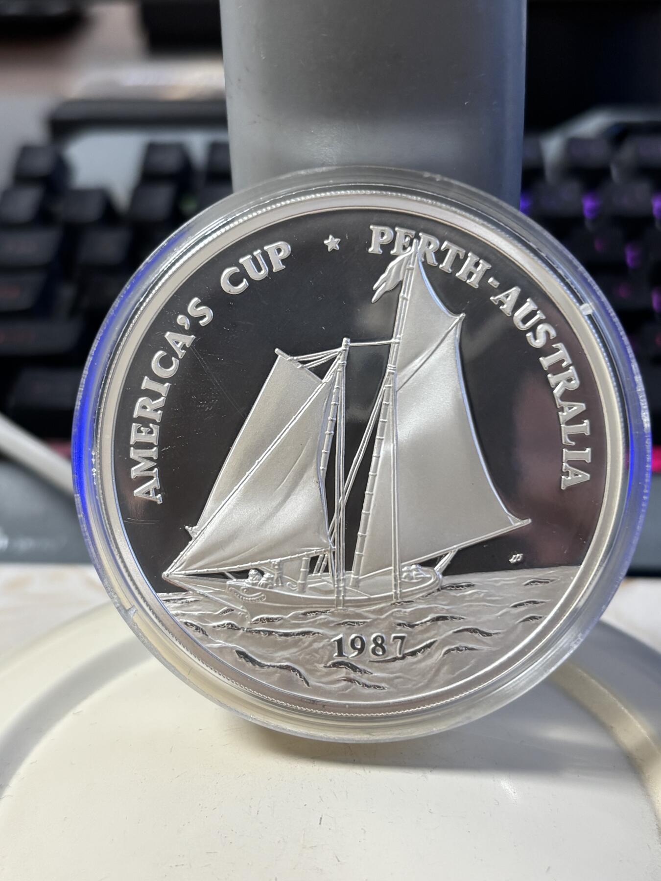 第191期拍卖 萨摩亚1987年25塔拉精制银币 美洲杯 5盎司999银 发行量：3900 盒证全（新加坡代铸）