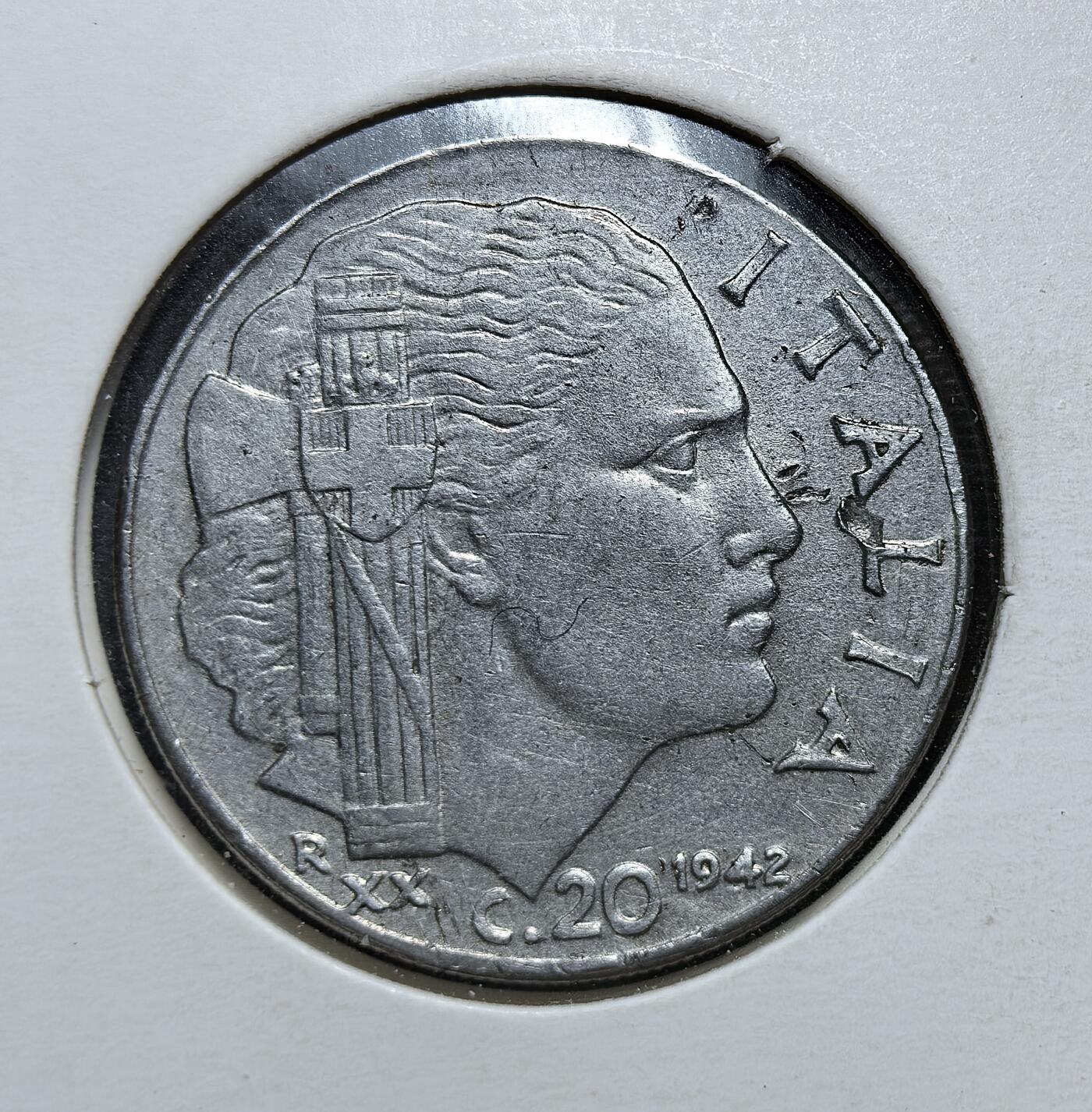 外国优质老铜币银币，正月十二晚九点倒数截拍，满百包邮可寄存，持续收拍 意大利王国1942年20分，正面为维克托・伊曼纽尔三世头像，背面是束棒与女性头像。发行于二战末期，因物资匮乏改用铝材质，是法西斯政权走向崩溃、战时经济濒临绝境的货币见证。