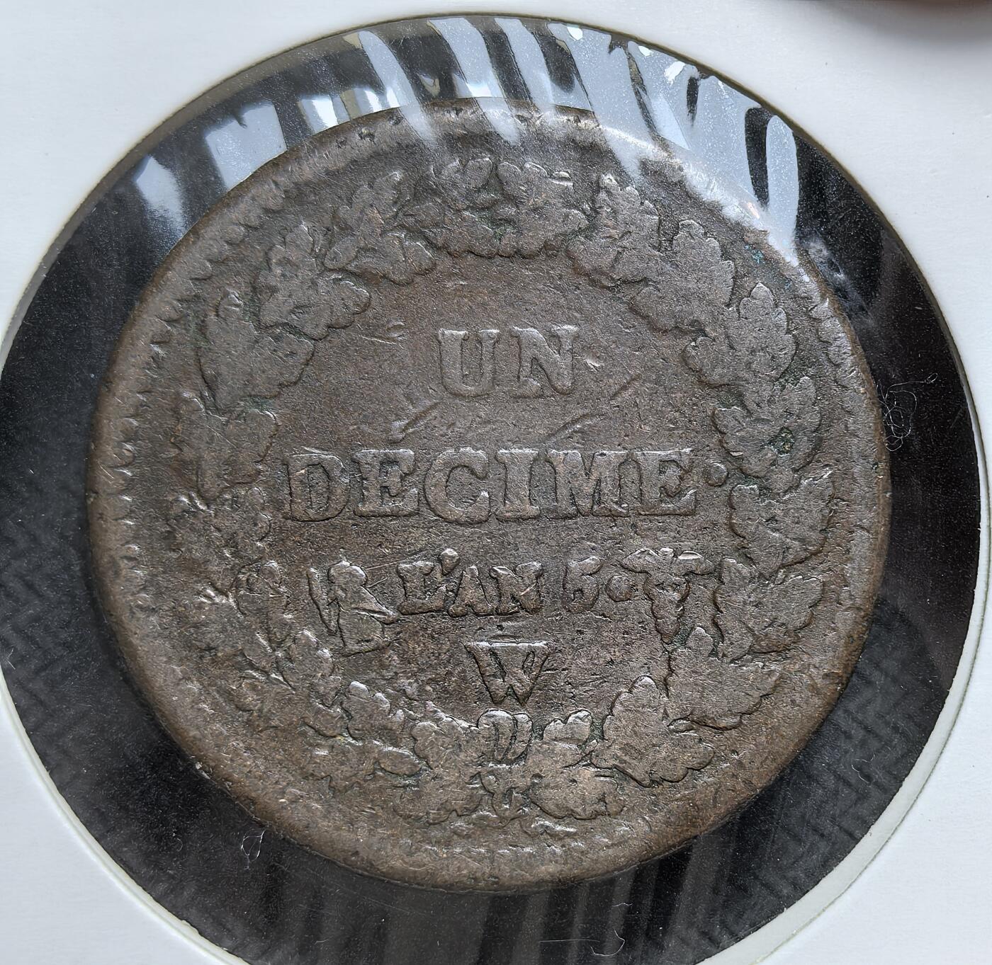 外国优质老铜币银币，正月十二晚九点倒数截拍，满百包邮可寄存，持续收拍 法兰西第一共和国共和 5 年（1796 年）1 德西姆铜币直径32mm，重21克，属督政府时期货币。正面为戴弗里吉亚帽的玛丽安娜，背面环以橡叶花环。它是法国大革命后十进制货币改革的核心辅币，见证了共和政体的巩固与货币体系的现代化转型。