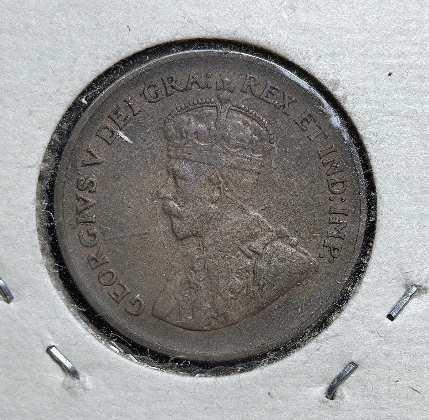 外国优质老铜币银币，正月十二晚九点倒数截拍，满百包邮可寄存，持续收拍 加拿大1933年1分铜币，正面为乔治五世高冠像，背面镌加拿大国花枫叶。发行于大萧条时期，是加拿大延续英联邦君主象征、强化国家身份认同的流通辅币，见证了加拿大在经济危机中的社会稳定。