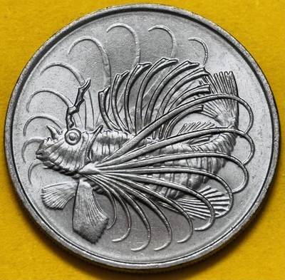 文馨钱币收藏第 295 场，（元宵场）各种银币散币纪念章，长期接代拍业务 - 原光 1982 年新加坡狮子鱼 50 分