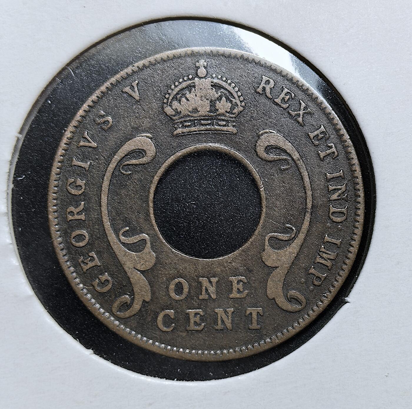 外国优质老铜币银币，正月十二晚九点倒数截拍，满百包邮可寄存，持续收拍 英属东非1923年1分青铜币，正面为乔治五世头衔与面值，背面环孔饰以象牙图案。发行于东非先令货币体系确立后，是一战后英国整合肯尼亚、乌干达等殖民地货币的关键辅币，见证了英属东非的殖民经济秩序。