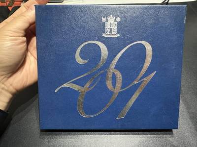 《外钞收藏家》第六百一十三期（ 精品场）（长期征集拍品、欢迎藏友们联系合作） - 2001年英国皇家造币厂英镑硬币盒装 1套10枚【精制币】 