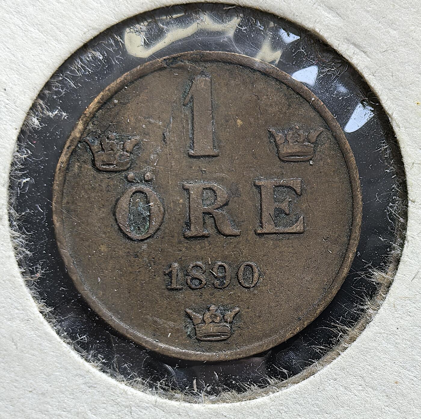 外国优质老铜币银币，正月十二晚九点倒数截拍，满百包邮可寄存，持续收拍 瑞典1890年1欧尔铜币，正面镌奥斯卡二世国王花押与 “兄弟民族的选择” 铭文，背面为瑞典三王冠徽记。发行于瑞典工业化与北欧合作深化时期，是瑞典君主制与北欧共同体理念的实物见证。