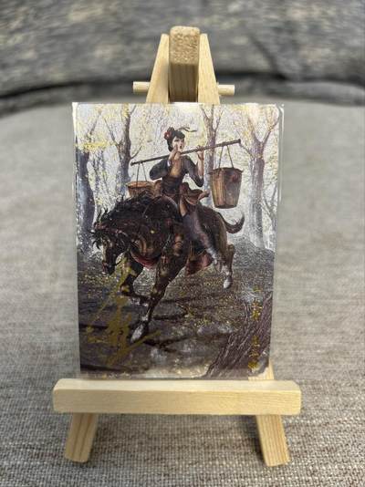 喜灰玩卡拍卖第五期，接拍品0佣金，欢迎送拍，释放现金流，让自己有资金可以购买更多喜欢的卡牌，让别的卡友能淘到更多心仪的卡牌 - 卡德曼忠义水浒 谷粒绘扈三娘 亲签 限编001/108编 首编