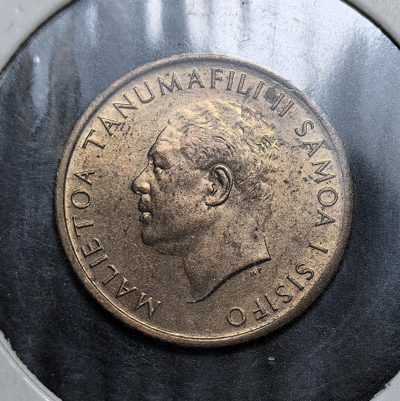 外国优质老铜币银币，正月十二晚九点倒数截拍，满百包邮可寄存，持续收拍 西萨摩亚1967年1西纳，正面为国家元首马列托亚・塔努马菲利二世头像，背面是面值与南十字星。该币是西萨摩亚 1962 年独立后，1967 年发行首批塔拉货币体系的核心辅币，标志其脱离新西兰货币、建立自主金融秩序。